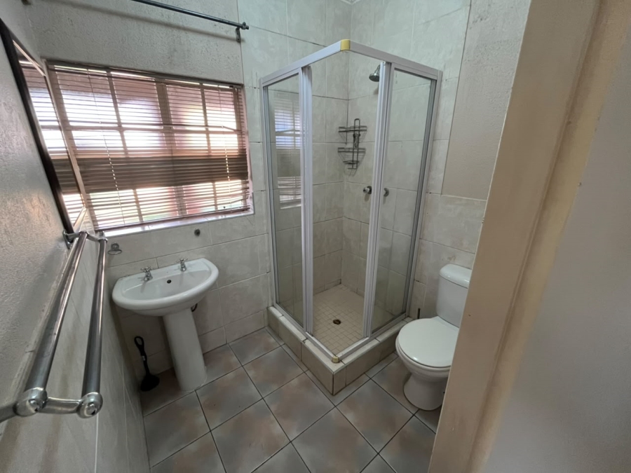 To Let 6 Bedroom Property for Rent in Bodorp North West